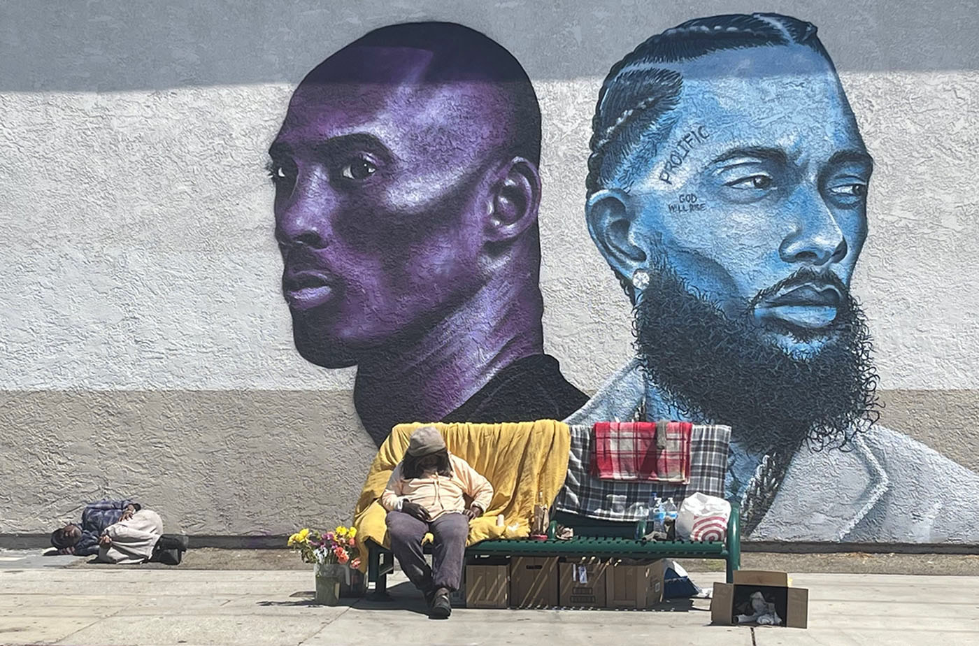 Mural of Kobe Bryant and Nipsey Hussle